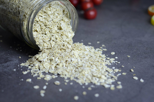 Oatmeal can help to reduce pain and inflammation. 