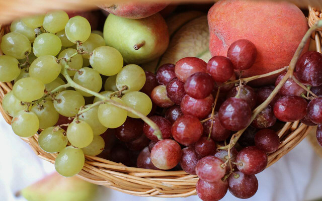 By freezing grapes, you can avoid food waste and keep grapes fresh. 