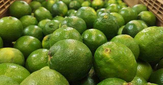 Lime and other citrus are excellent substitutes for lemon extract.