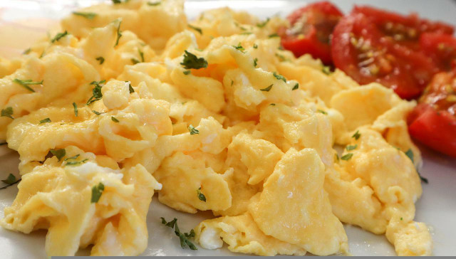 One of the tastiest breakfasts with plant-based eggs is scrambled eggs.