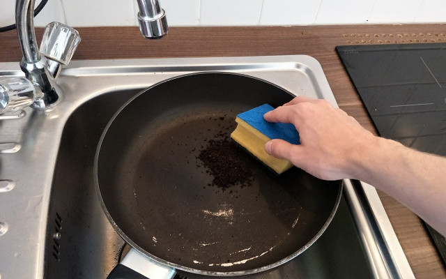 Coffee ground kitchen cleaning