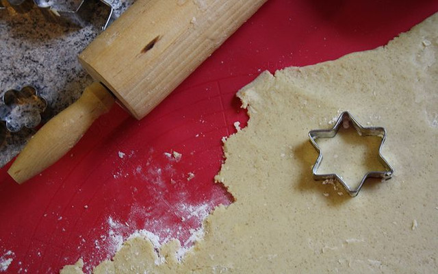 vegan-christmas-cookies-cutter-u-191126 Vegan Christmas Cookies: Sugar Cookies