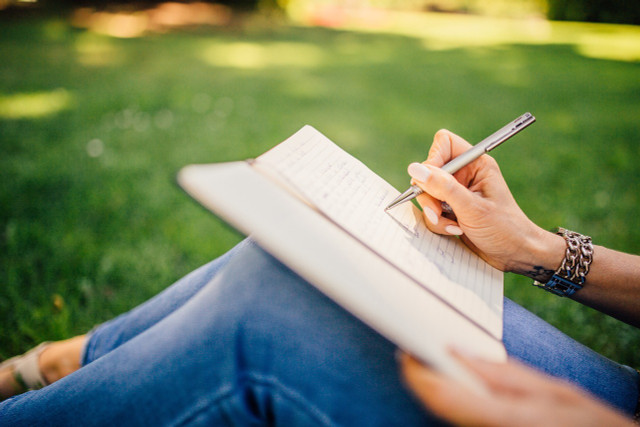 Use these journal prompts to think about the people you are most grateful for.