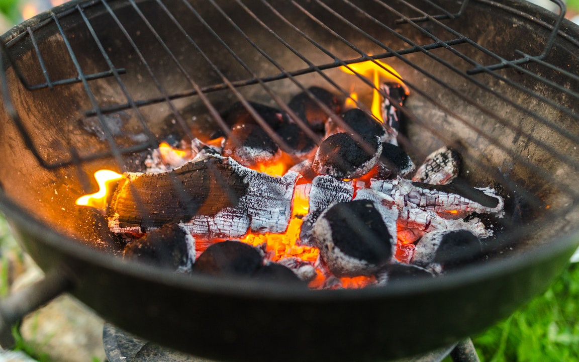 How to Clean a Grill Grate: Making Natural Grill Cleaner - Utopia