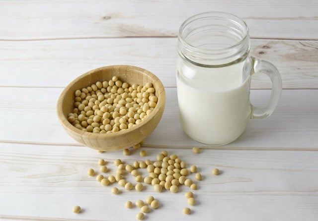 Soy milk has a balanced nutritional profile, but also some drawbacks.