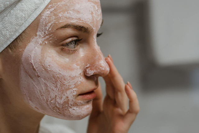 There are several ways to prevent acne scars or at least make them less noticeable.