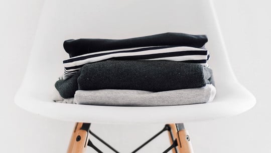 Minimalist wardrobe closet clearing tips