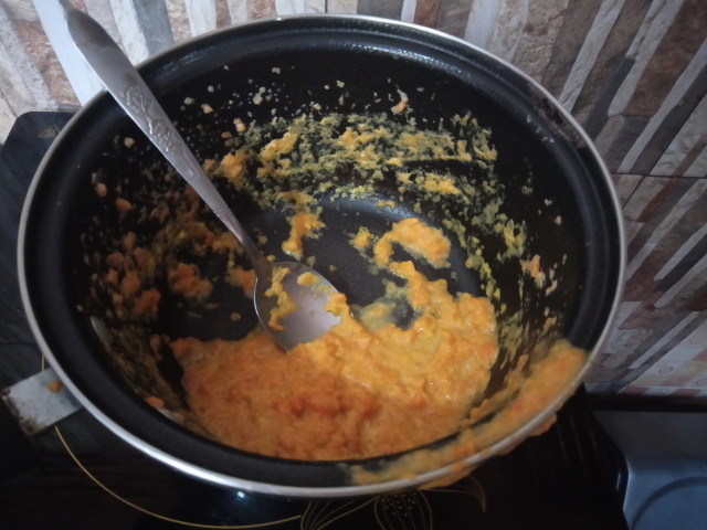 This carrot sauce was made without a blender, so is a little chunky.
