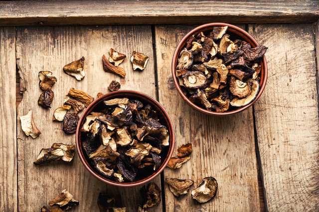 This mushroom jerky recipe can be customized to incorporate your favourite flavors.