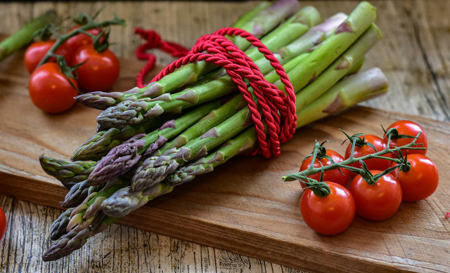 Green asparagus and red cherry tomatoes look and taste wonderful in a vegan quiche.
