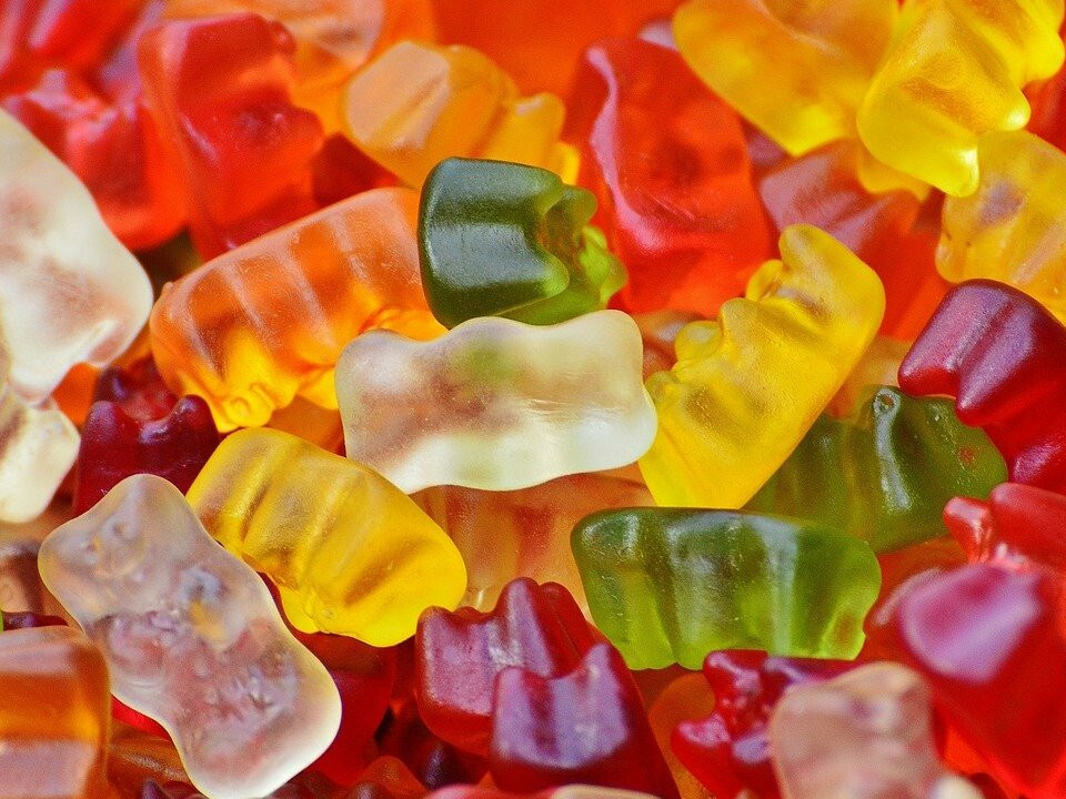 Vegan Gummy Bears (No Gelatin Gummies Recipe) - Elavegan