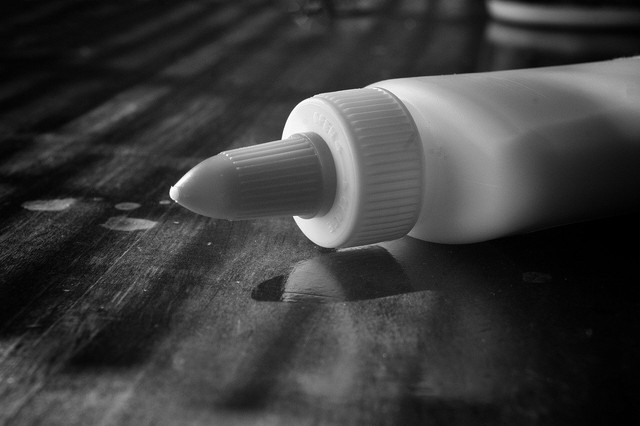 most-craft-glues-wont-hold-broken-porcelain-back-cc0-pixabay-heatherkitchen_sc-220411_download Most craft glues won't hold broken porcelain back together.