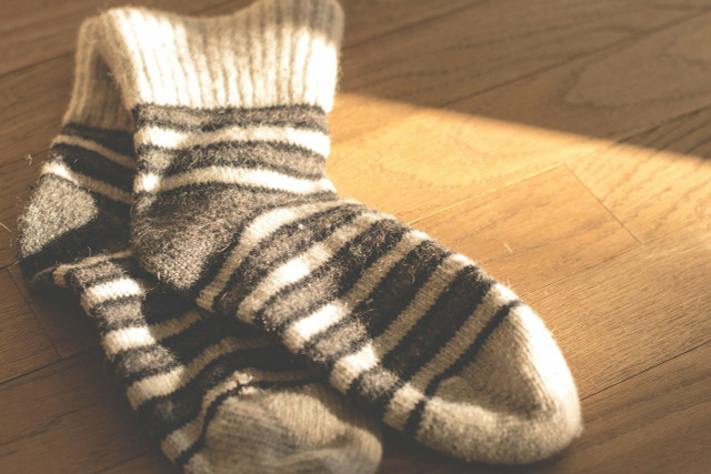 Wool is better than cotton for keeping feet warm. 