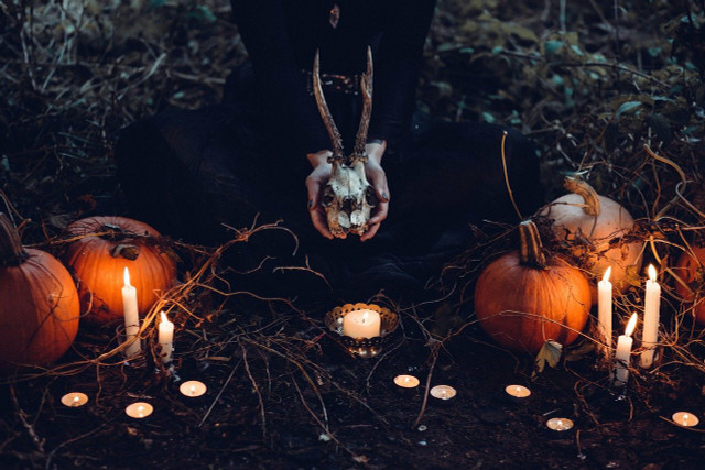 Create your own sustainable Halloween decorations or find second-hand items.