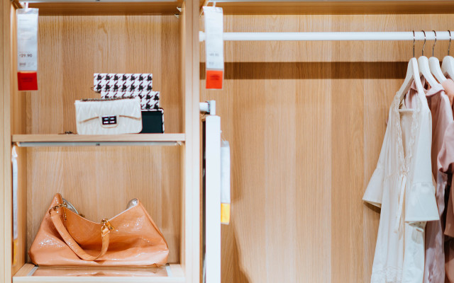 Capsule wardrobe minimalist closet organization