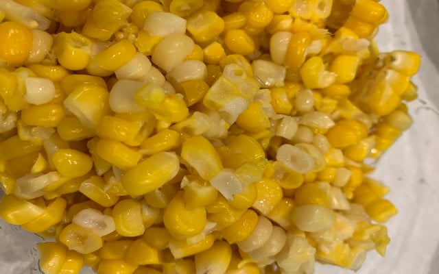 Learning how to freeze corn on the cob is a useful trick for winter meals. 