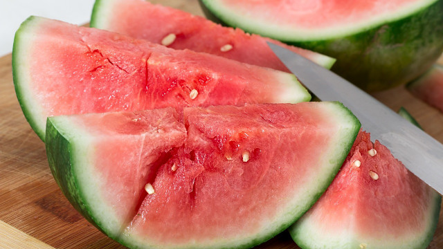 How long does cut watermelon last.