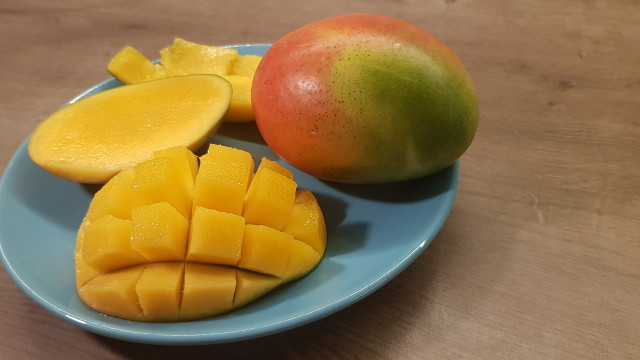 How to prep a mango