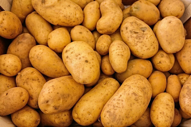 Potato juice can lighten dark circles under eyes