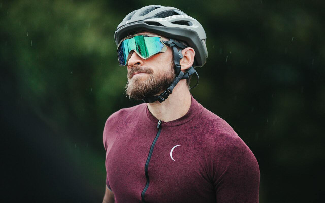 Proper eye protection is important when cycling in the rain as it keeps water out of your eyes. 