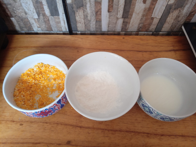 Prepare 3 separate bowls for the breadcrumbs, cornstarch and milk mixtures