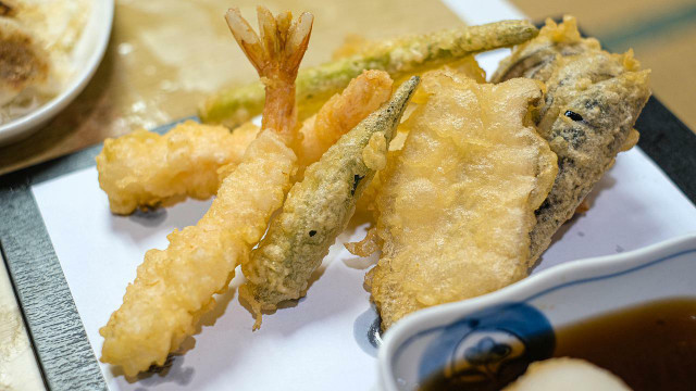 Garlic shoots can be fried to make tasty tempura.