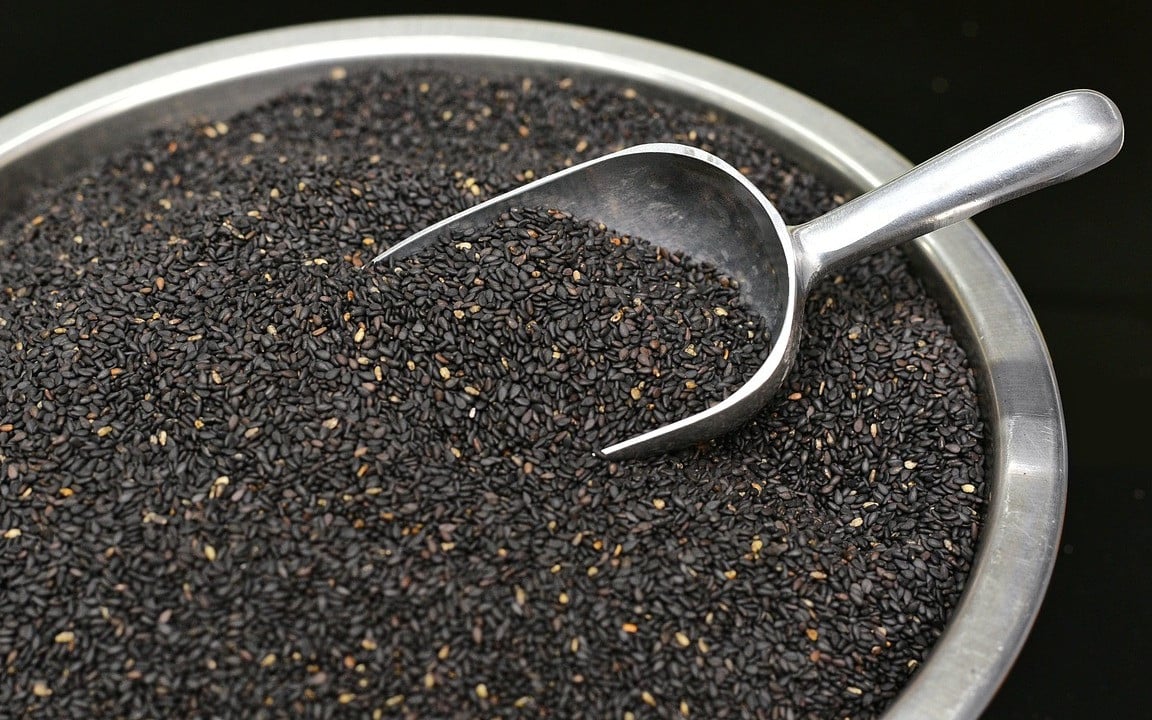8 Hidden Benefits of Black Sesame Seeds - Utopia