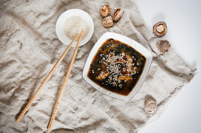 The mushrooms pair perfectly with soy sauce, lime, sriracha, and fresh garlic and ginger to create a delicious umami flavor.