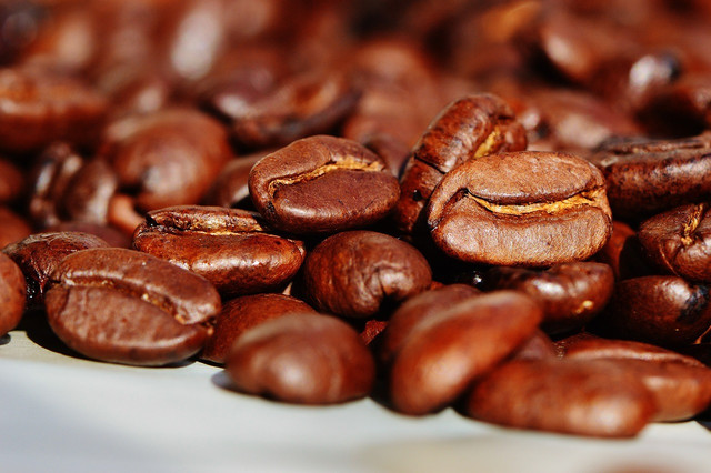 There are many health benefits to eating coffee beans.