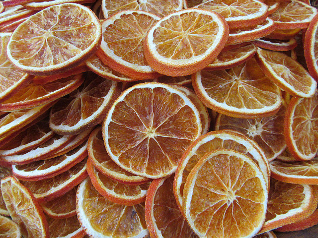 Learn how to dry orange slices to help avoid food waste. 