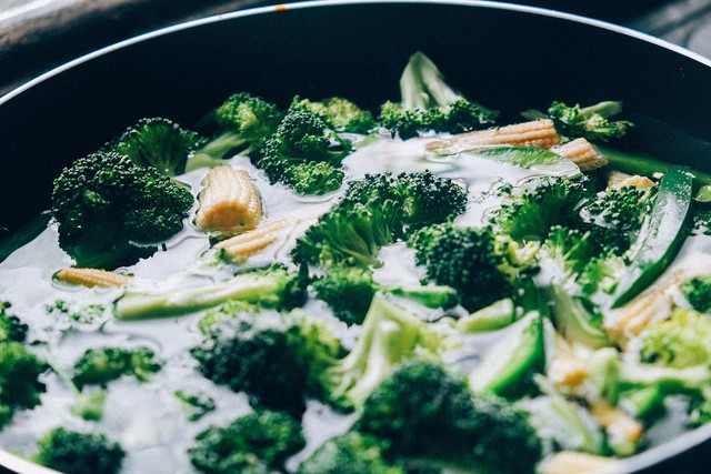 Learn how to blanch broccoli so that you can make the most out of this vegetable. 