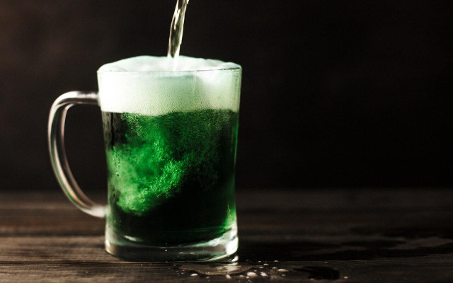 Make green beer with spirulina powder to achieve the deep, dark color.