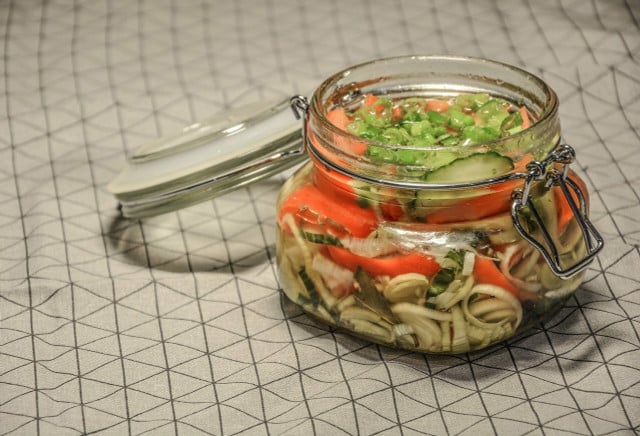 You don't need to wrap your leftovers in plastic when you can use glass jars instead. 