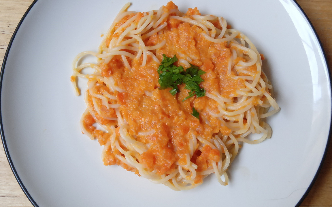 https://images.utopia.org/mSysI0sMTRrEB_zS4yUofvlzTEbrGkaFhvgatxjZ5GA/rt:fill/w:1152/h:864/g:ce/plain/2022/07/carrot-pasta-lorna-p-utopia-220712.jpg