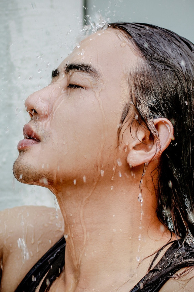 Cold showers will help fight dry hair.
