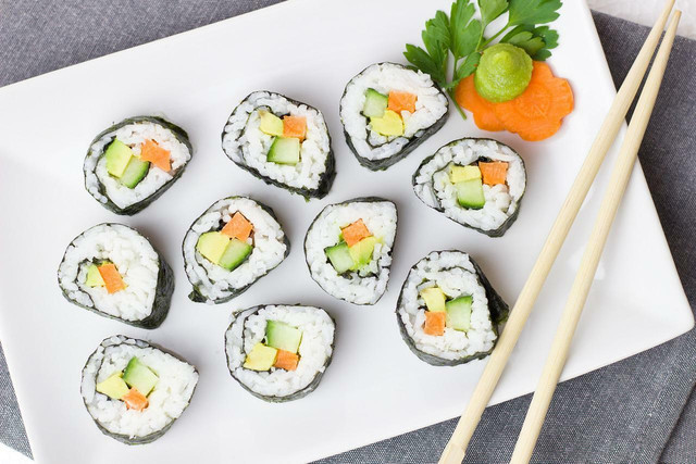 Sushi rolls are a great lunch idea for teens. 