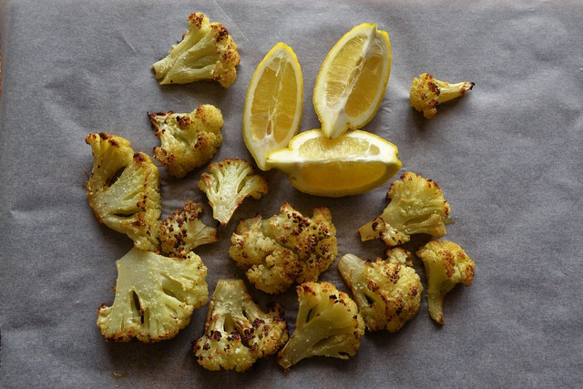 The mild and earthy taste of cauliflower allows adapting to bold spices, for example cumin, garlic, sesame, and chili powder.