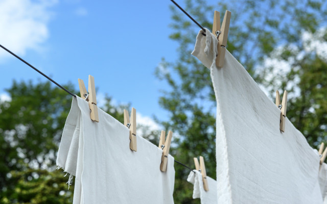 washing white clothes 