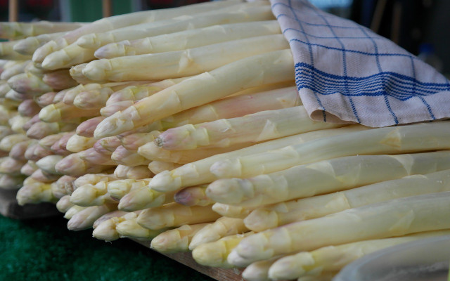 Cooking white asparagus