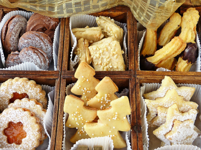 vegan-cookies-look-great-in-a-christmas-basket-cc0-pixabay-silviarita-221221_download Vegan cookies look great in a Christmas basket.