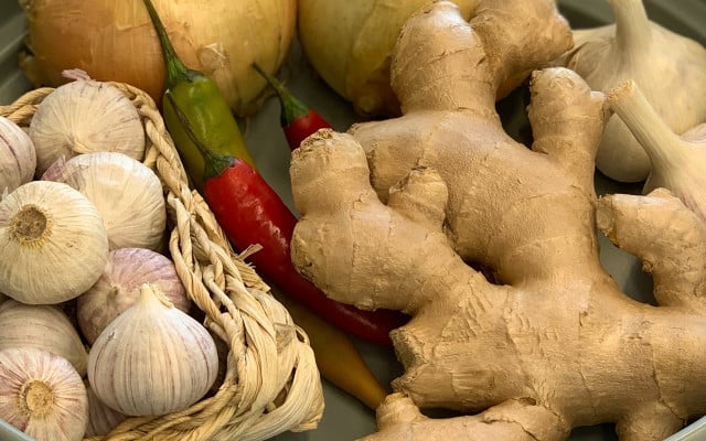 Ginger root health benefits recipes ingredients garlic peppers