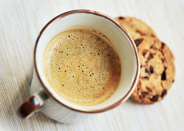 You can eat coffee beans in a variety of ways. 