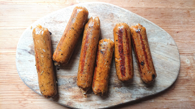 Our veggie and vegan sausage recipe can be flavored in a variety of ways, including leek and cheese.