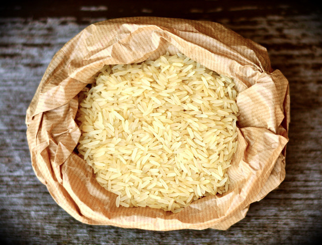 An effective dessicant, uncooked rice will dry and can deodorize your wet shoes