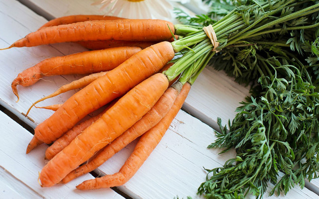 carrot greens pesto