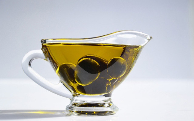 olive oil for hair care
