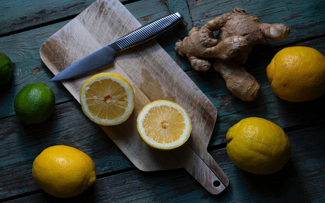 Lemon and ginger is a delicious flavor combination. 
