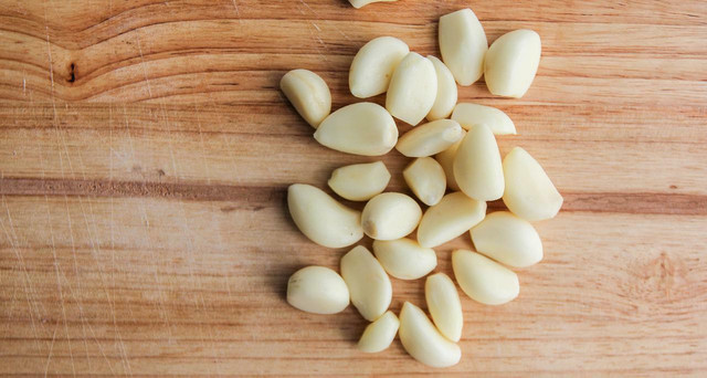 Garlic is low in calories but rich in vitamins and minerals. 