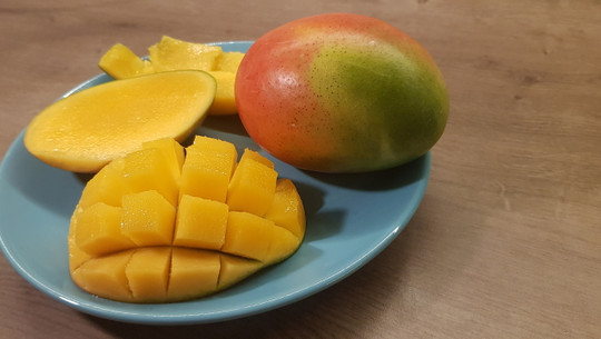 How to prep a mango
