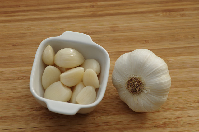 Chew raw garlic to soothe a lost voice.